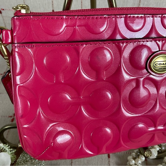 COACH Peyton Signature Embossed Patent Leather Hot Pink Lg Wristlet Clutch Auth - Picture 4 of 11